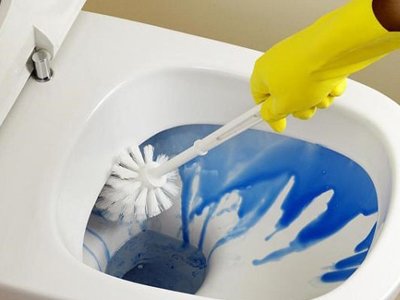 toilet-cleaning